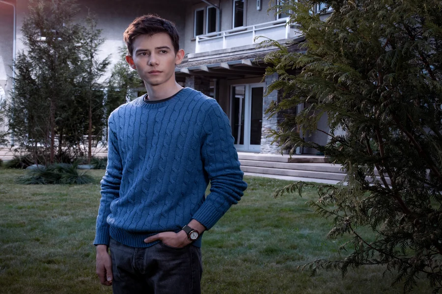 Griffin Gluck Height